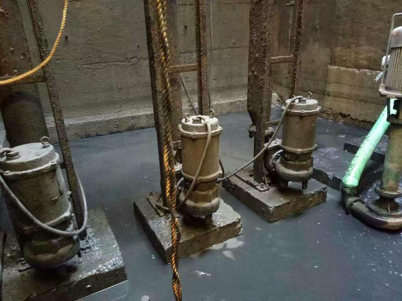 高碑店污水池清理