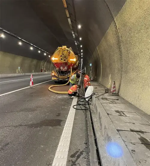 高碑店隧道排水渠清淤